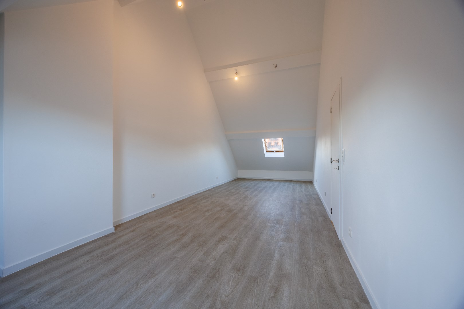 Ruim (vakantie)huis: 6 slpk - 2 badk - 2 garages 