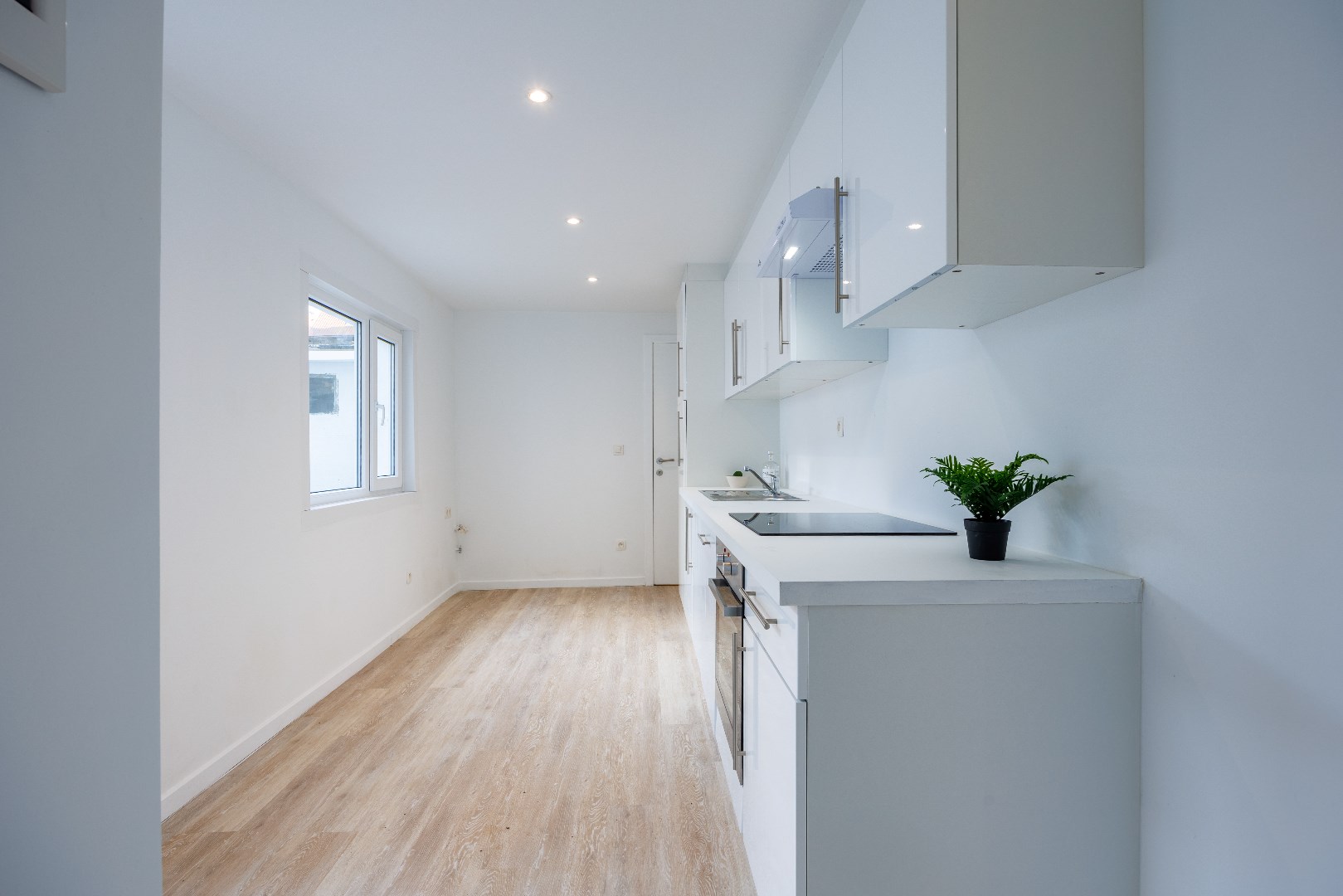 Ruim (vakantie)huis: 6 slpk - 2 badk - 2 garages 